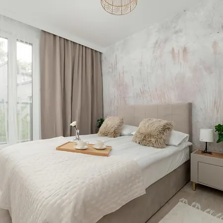 Exceptional Apartment With Parking By Noclegi Renters Katovice Exteriér fotografie