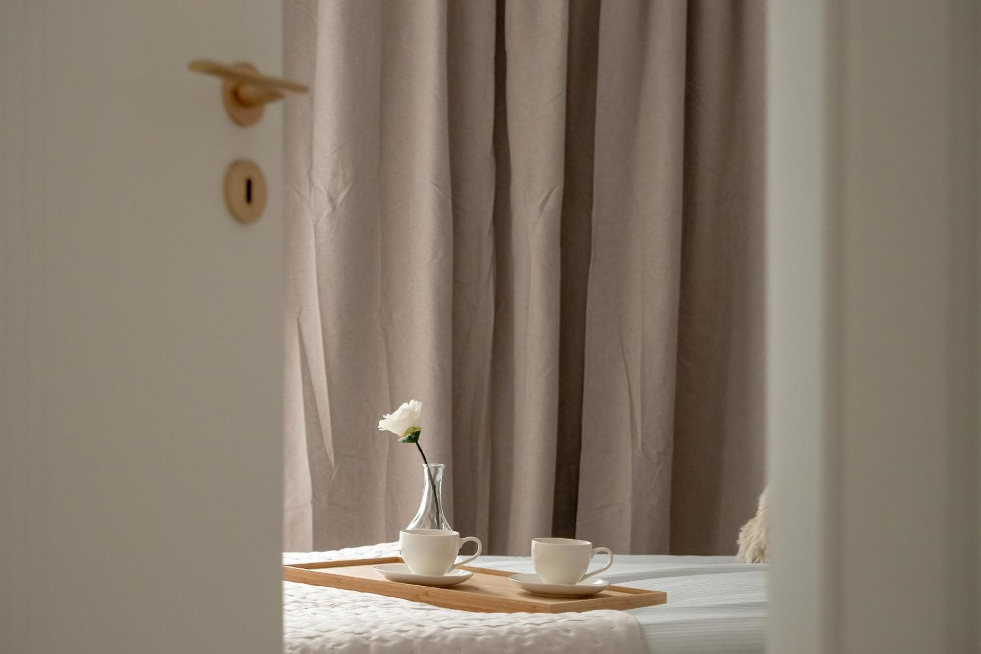 Exceptional With Parking By Renters Apartmán